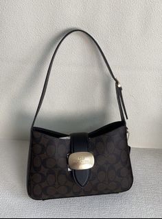 (Category: ) located in . Submitted by yhn_boutique (Listing ID 1268103587, Image 1). Description: .