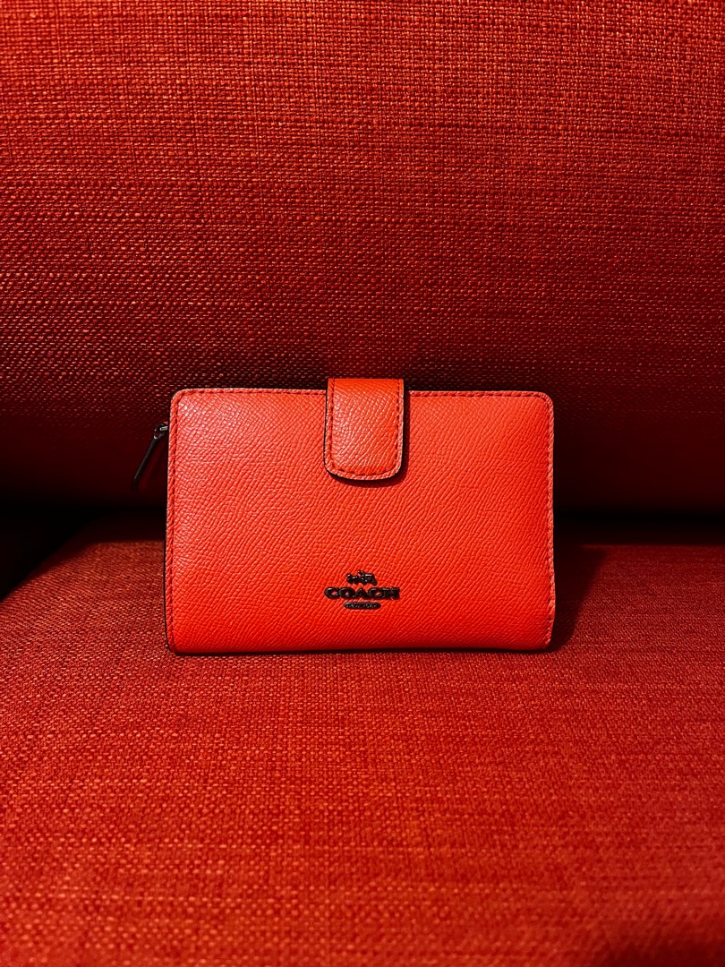Coach Orange Wallet, 名牌, 手袋及銀包 Carousell