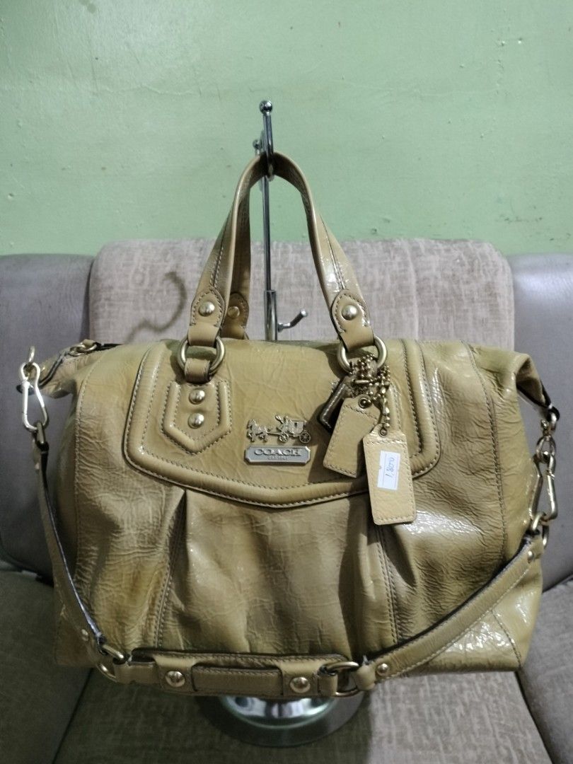 Gold coach purse with purple lining outlet