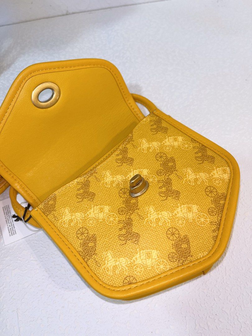 Turnlock flap pouch 15 with horse and carriage print clearance