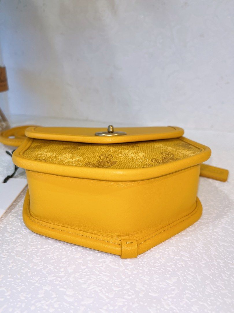 Turnlock flap pouch 15 with horse and carriage print clearance