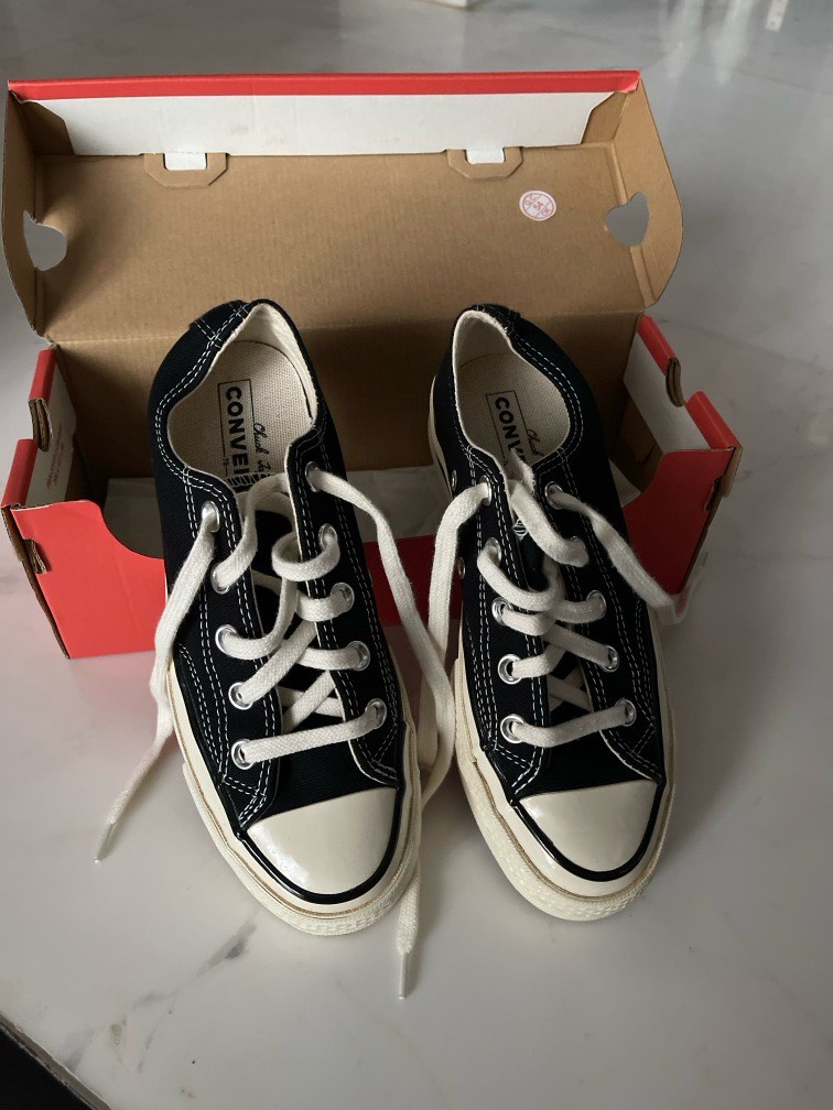 What stores clearance sell converse shoes