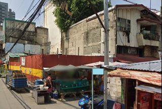 Corner Lot in San Nicolas Manila near Divisoria Shopping Mall for Sale