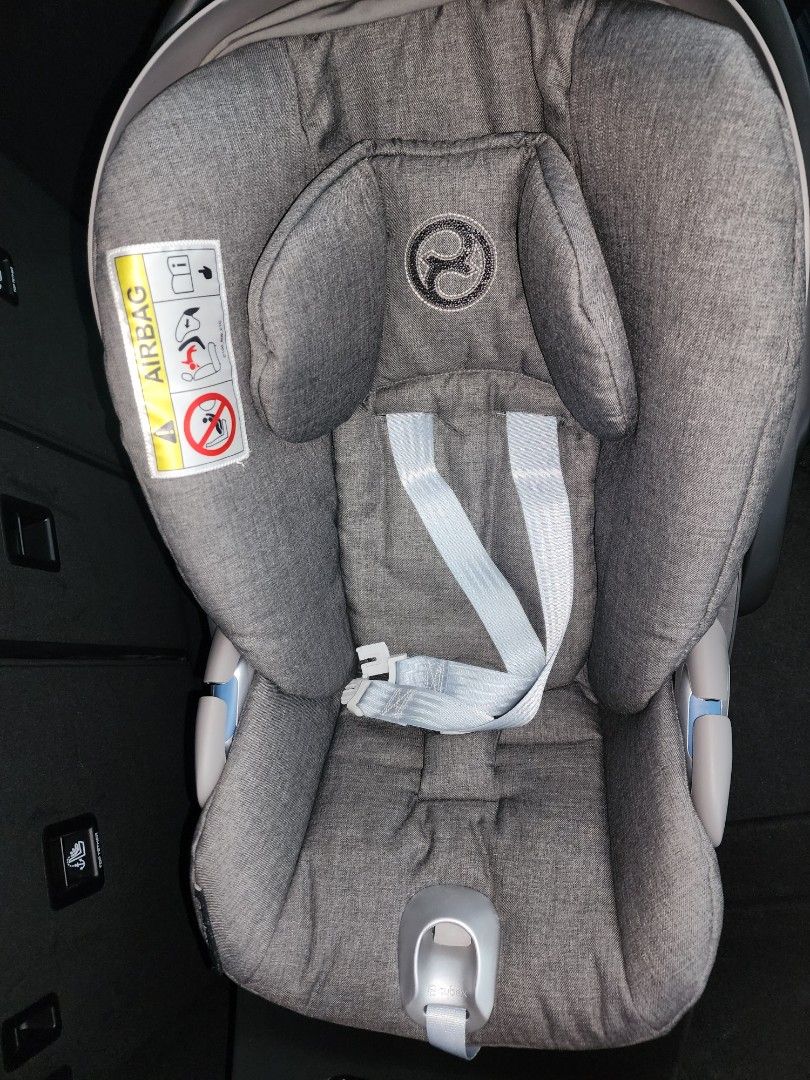 Cybex car seat 2024 with swivel base