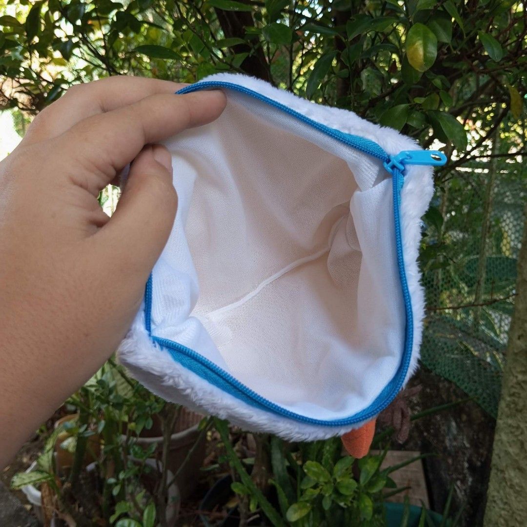 DISNEY Frozen Olaf Pouch (Category: Purses & Pouches) located in Cainta. Submitted by japananikanik (Listing ID 1267979563, Image 3). Description: -5×8 inches - Preloved - From Japan - NO FLAWS - Item on Hand ready for shipping - Great for gift/collection Prices are for the Item only SHIPPING FEE NOT INCLUDED legit seller 😊 For more inquiries kindly Pm us ☺️ FIRST TO PAY NO RESERVATION LALAMOVE pick up by SCHEDULE.