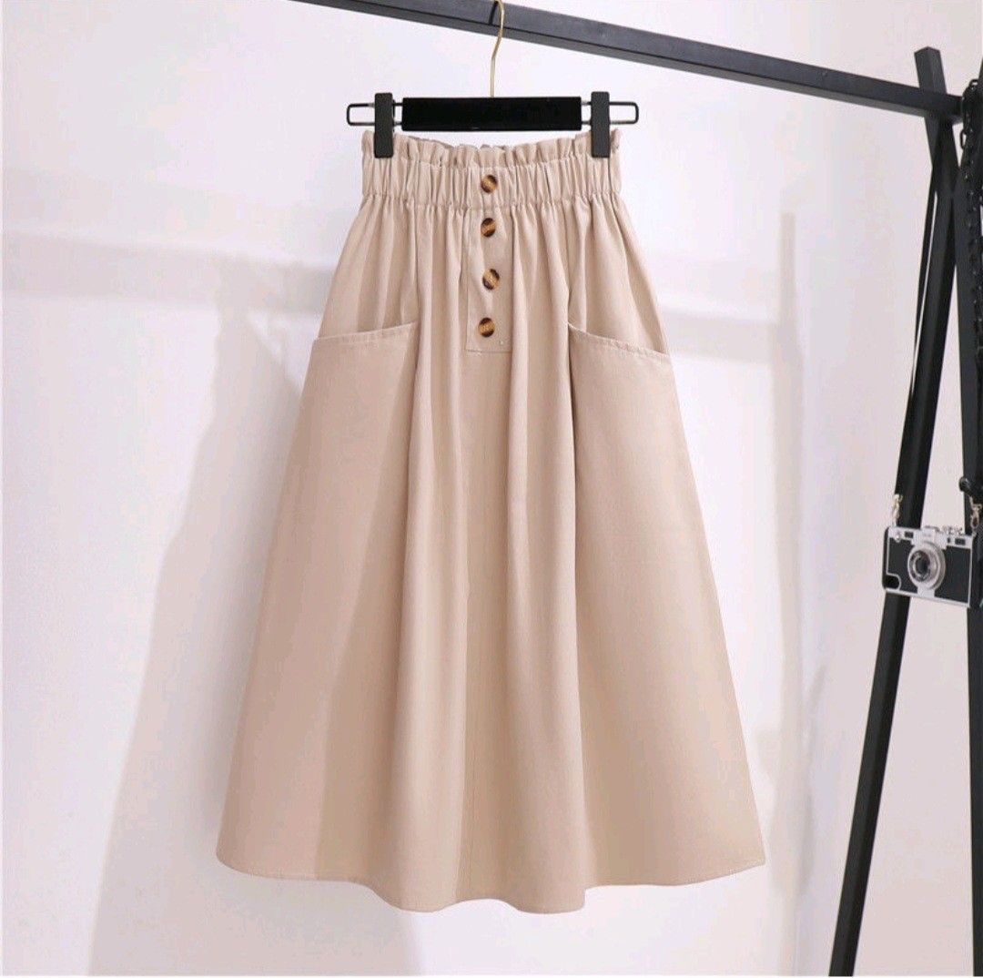 Elastic waist outlet skirts with pockets