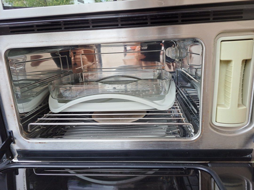 Excellent condition Ariston 23L, SO1002 BuiltIn Steam and Defrosting