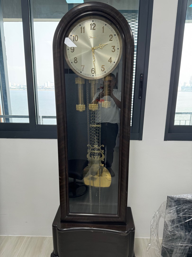 Grandfather Clock, Announcements on Carousell