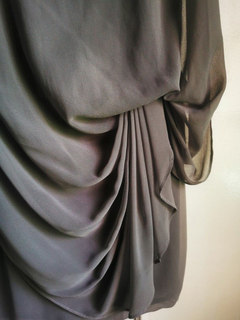 Gray Cocktail Dress (Category: Dresses) located in Pasig City. Submitted by ProjectXStoS (Listing ID 1267998905, Image 3). Description: Folded & Hung Cocktail Dress Very nice, medyo flowy with those details, as seen in the pic. Bought manyyy years ago but was not able to use (i get conscious sa knees since its short.). Length from shoulder down is 32.75 inches but since its garterized, medyo maikli na kapag suot. Very good for night events. MOP: 