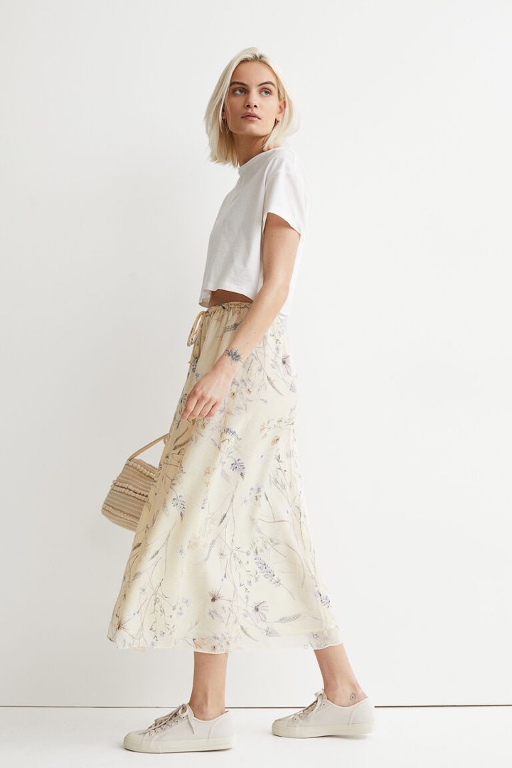 H M cream floral flowy skirt Women s Fashion Bottoms Skirts on
