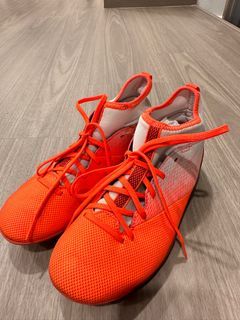 kid soccer shoe