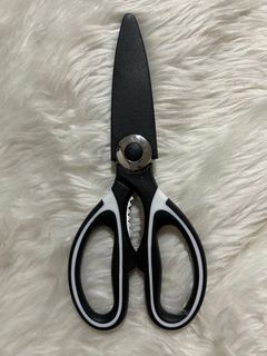 https://media.karousell.com/media/photos/products/2023/11/27/kitchen_scissor_1701105270_a3dd021b_progressive_thumbnail.jpg