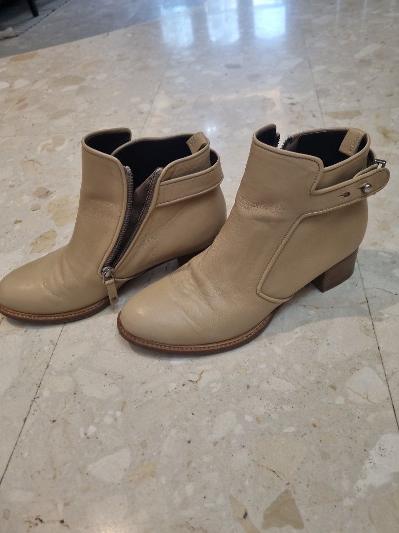 Lacoste Ladies Boots Light Brown