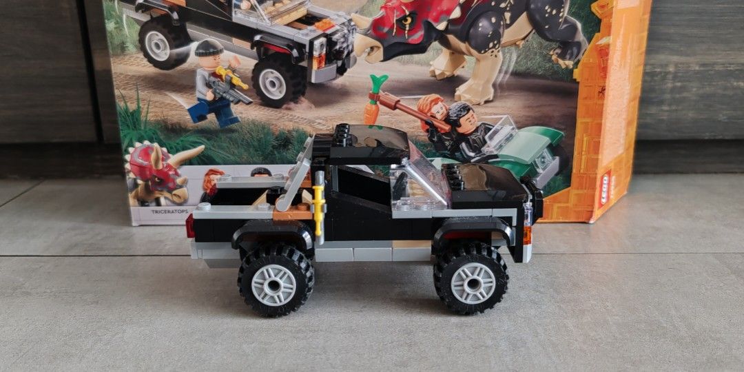 LEGO Jurassic World Dominion Triceratops Dinosaur Pickup Truck Ambush 76950