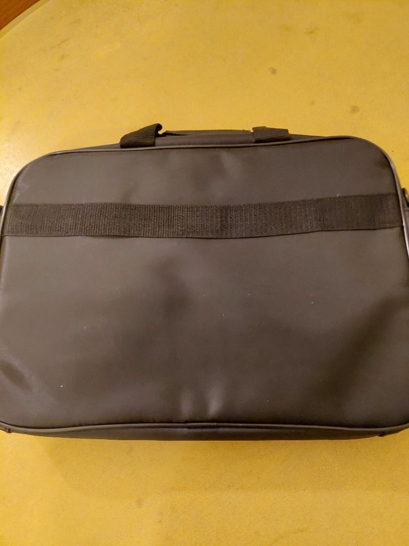 Lenovo Laptop Bag (Category: Laptop Bags & Sleeves) located in Pasig City. Submitted by mary.mary7 (Listing ID 1267997214, Image 2). Description: Size: 15 x 11 x 2 inches Color: Black Shipment/Pick Up Expense c/o Buyer.