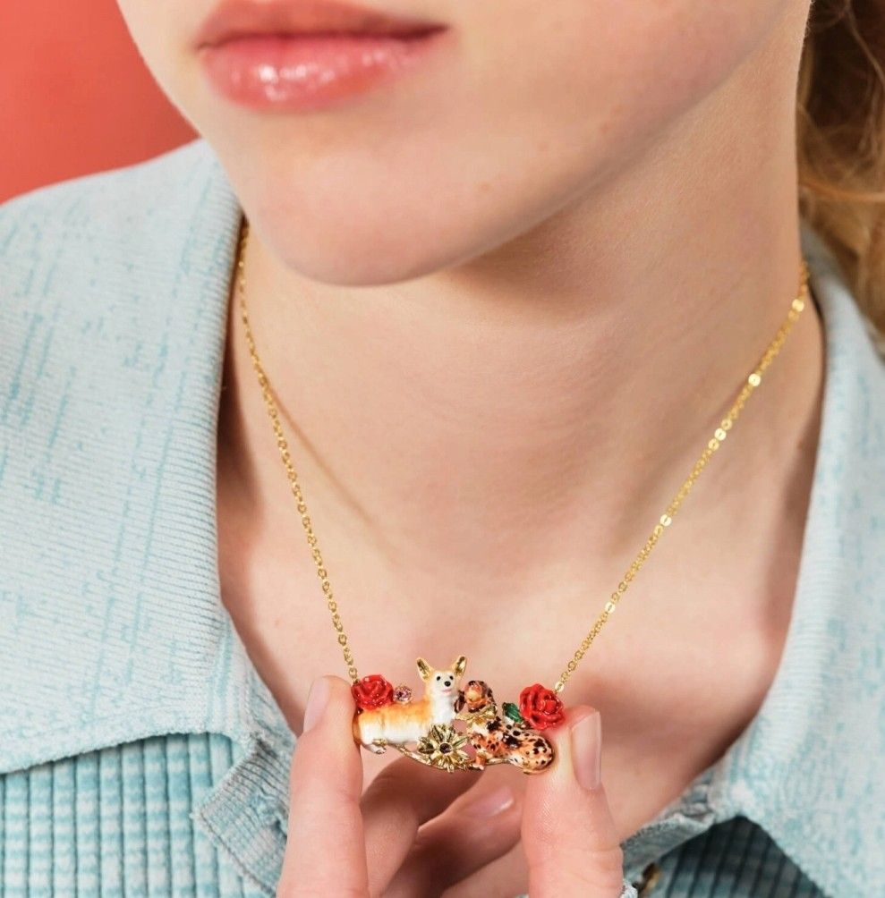 Red rose deals pendant necklace