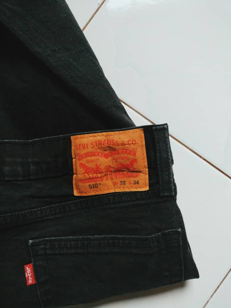 Size 11 deals in levis