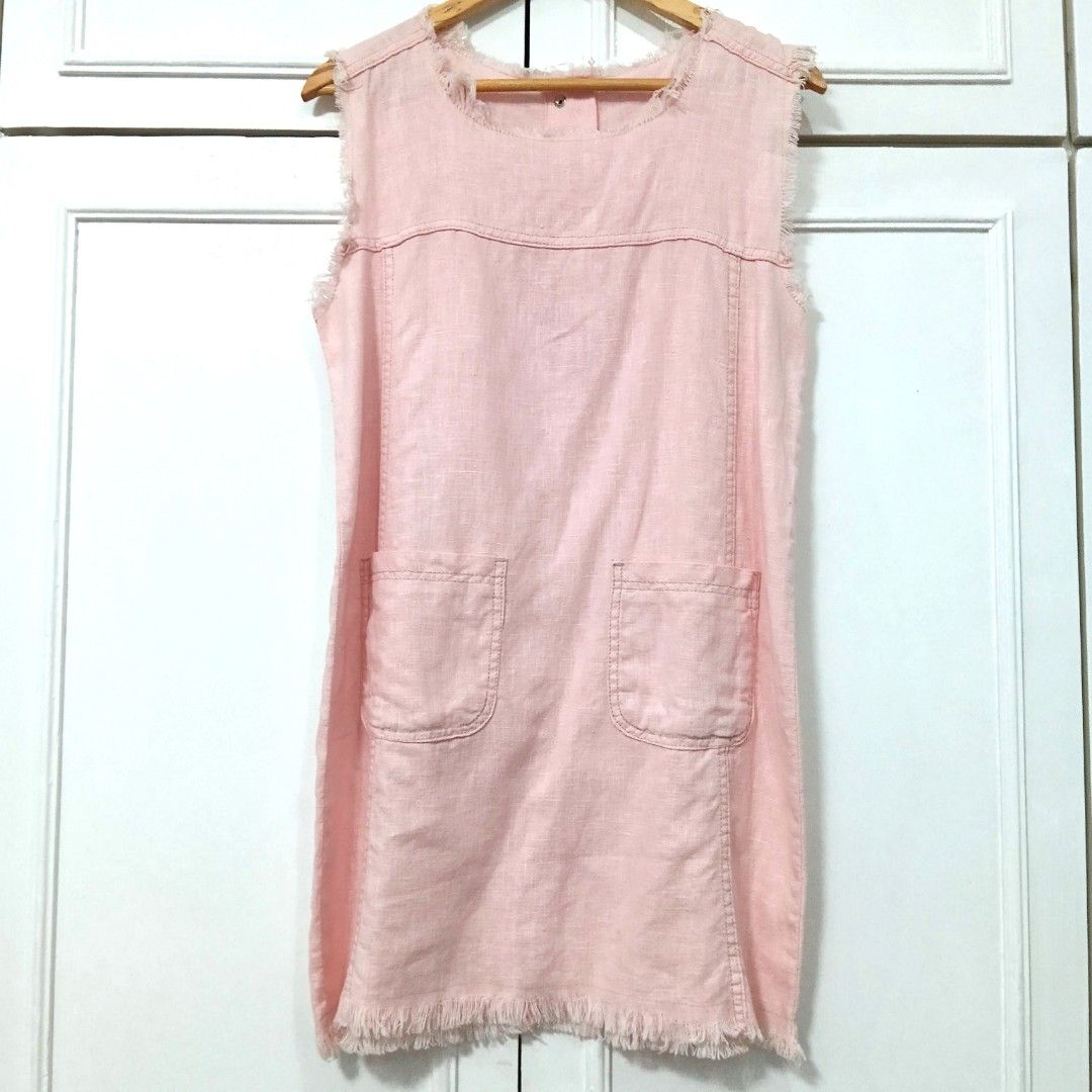 Light Pink Sleeveless Dress (Category: Dresses) located in Las Pinas. Submitted by allideclutter (Listing ID 1267998286, Image 1). Description: Peach/Light Pink Sleeveless Dress Brand: Matilda Never used No size on tag, fits Medium to Large Measurement (laid flat): Width: 20 inches Length: 33.5 inches.