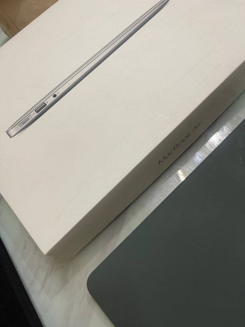 Macbook Air 2017 (Category: Laptops & Notebooks) located in Manila. Submitted by rayxdaniel (Listing ID 1268034356, Image 3). Description: Macbook Air 2017 In very good Condition With Box and Cables and Charger Well taken-cared of 8GB RAM 128 GB SSD Halos di ginamit dahil di marunong sa mac Can do Lightroom Premiere Pro Photoshop.