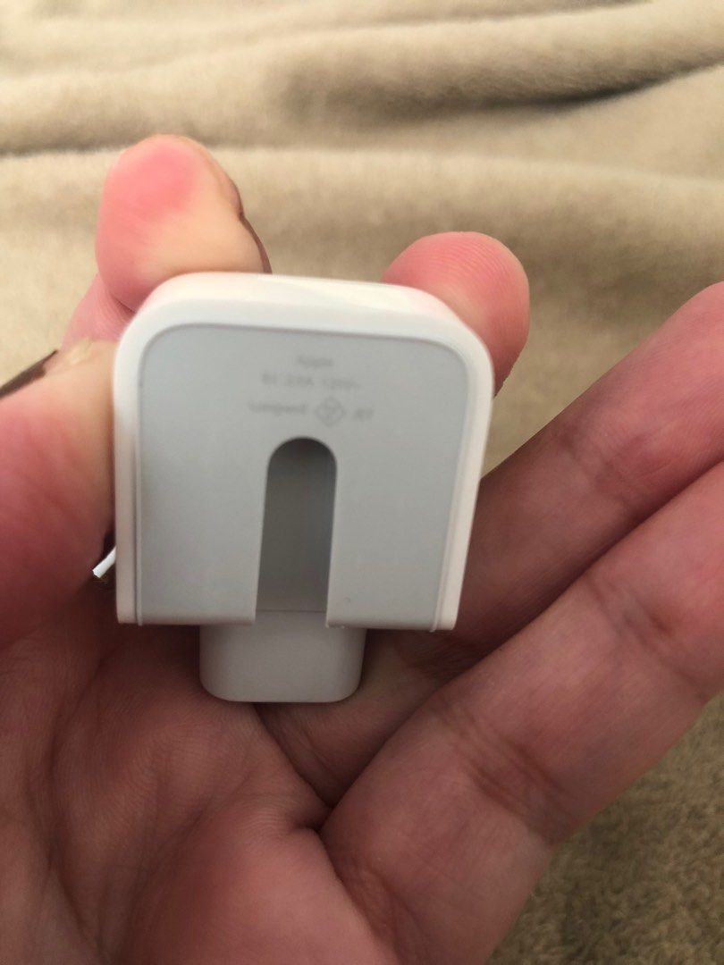 Macbook air Magsafe 1-2 extension (Category: Chargers) located in Pasig City. Submitted by lailahbeauty (Listing ID 1267975655, Image 3). Description: Available onhand Macbook Air Magsafe 1-2 extension wire Original from Apple. Unused product! For more details you can contact me directly for fast transaction! I can shipping nationwide!.