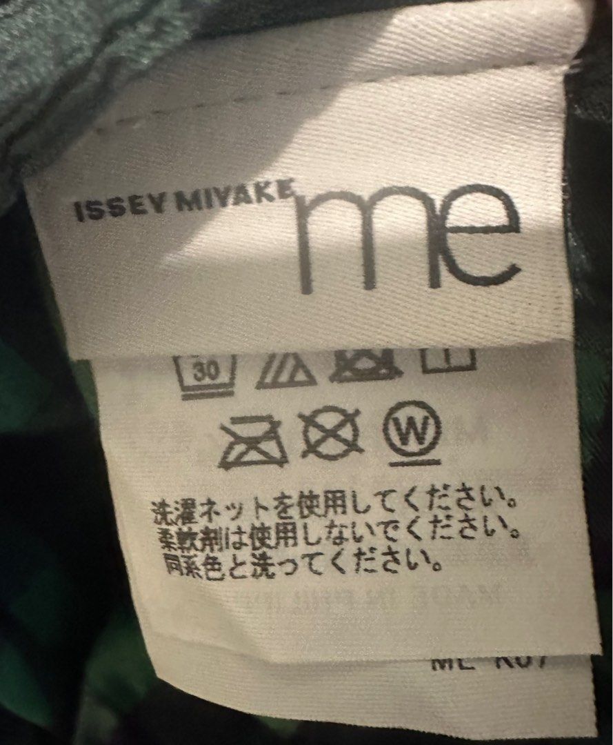 ME Issey Miyake crepe blouse, 名牌, 服裝- Carousell