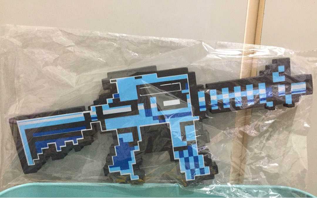 Minecraft Blue Diamond Foam Machine Gun, 興趣及遊戲, 玩具 & 遊戲類 - Carousell