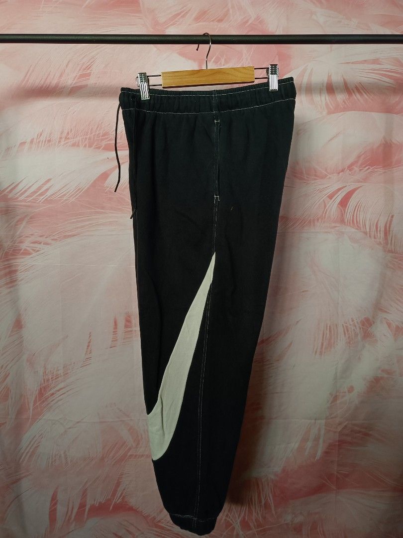 Nike big hotsell swoosh jogger