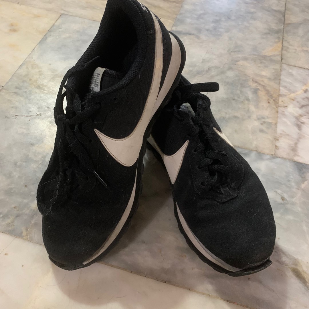 womens black on black nike