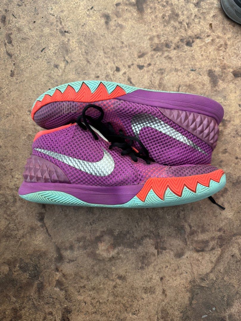 Easter kyrie 5 top