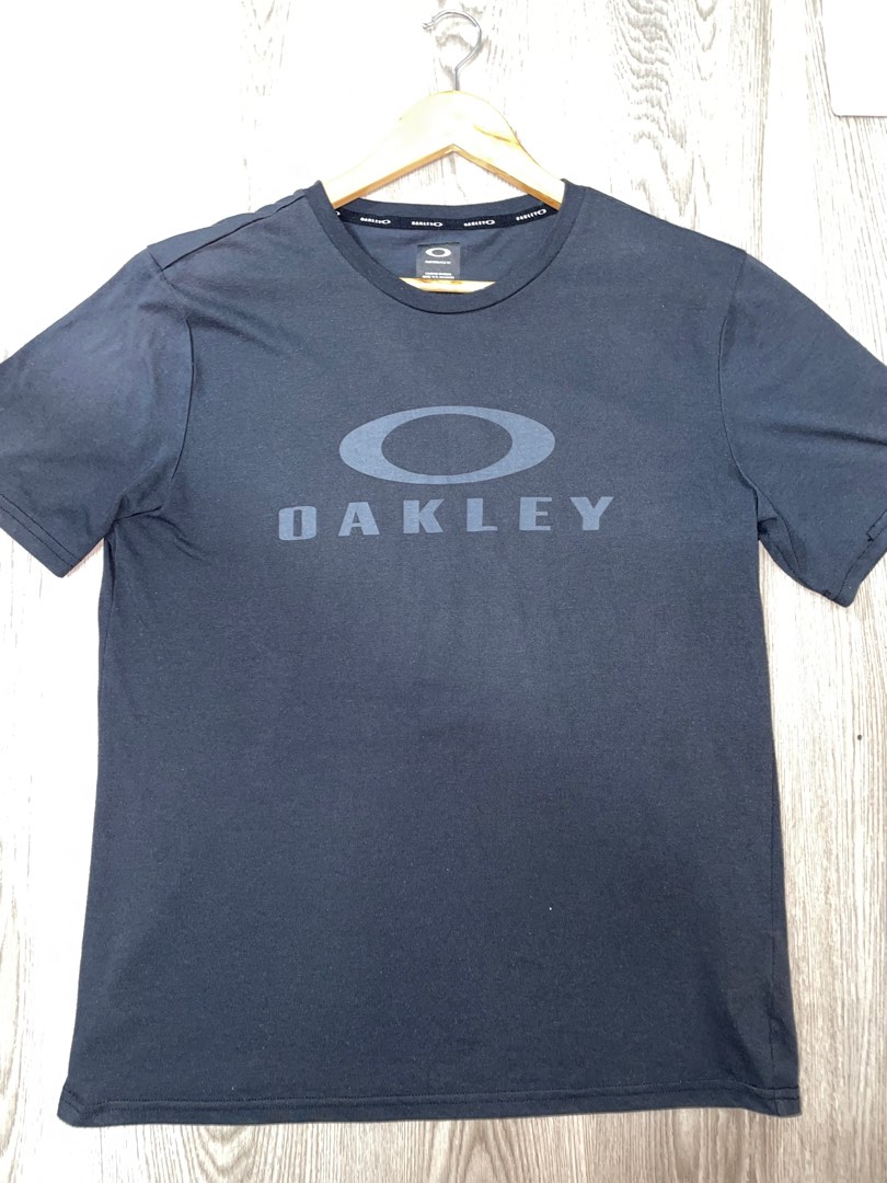 Oakley tshirt, Men's Fashion, Coats, Jackets and Outerwear on Carousell