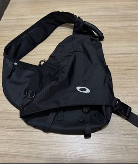 Oakley shoulder sling clearance