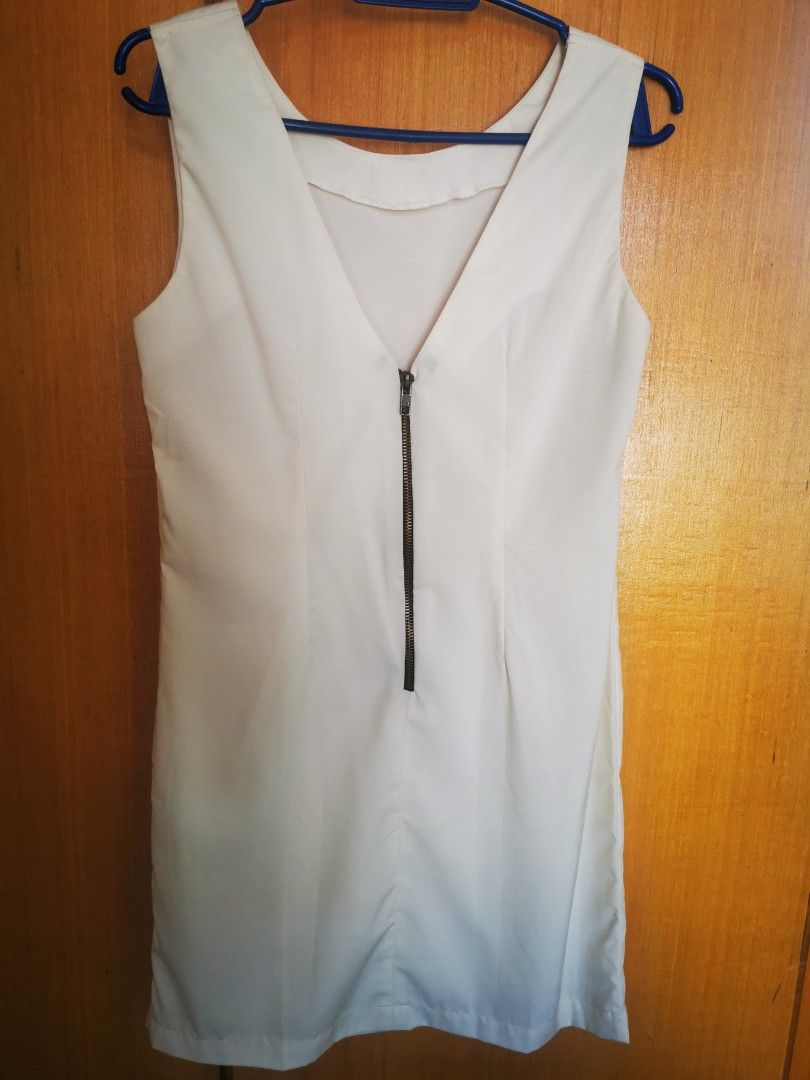 Off white Short Dress (Category: Dresses) located in Pasig City. Submitted by ProjectXStoS (Listing ID 1268004402, Image 2). Description: Unused off white short dress Very classy, perfect from day to night with the low back. Bought manyyy years ago from Folded & Hung. Brand is Jellybean; F&H's sister brand. Length from shoulder down is 32inches MOP: BDO or GCash Shipping fee not yet included. Couldn't promise for rush shipping due to work sched b
