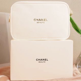 Chanel Vintage Chanel White Vinyl x Leather Cosmetic Bag Pouch