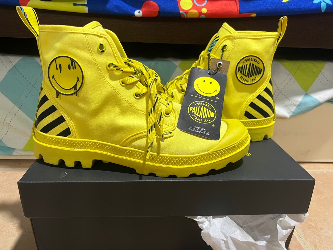 Palladium boots clearance smiley face