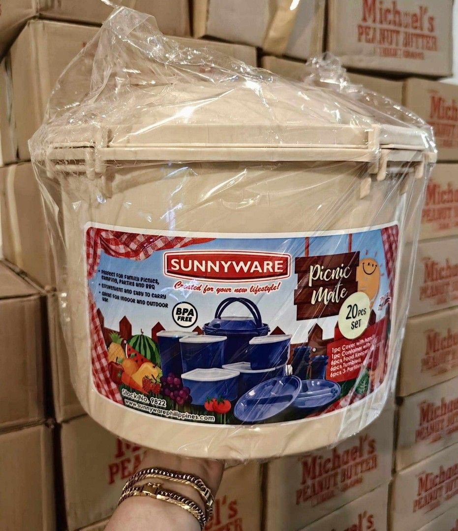 Picnic Set (Category: Other Kitchenware & Tableware) located in Manila. Submitted by redonlineshop (Listing ID 1267984641, Image 3). Description: Picnic Set ₱550 ON HAND BRAND NEW Mode of Payment: Gcash,COD Same day delivery + Delivery Fee.