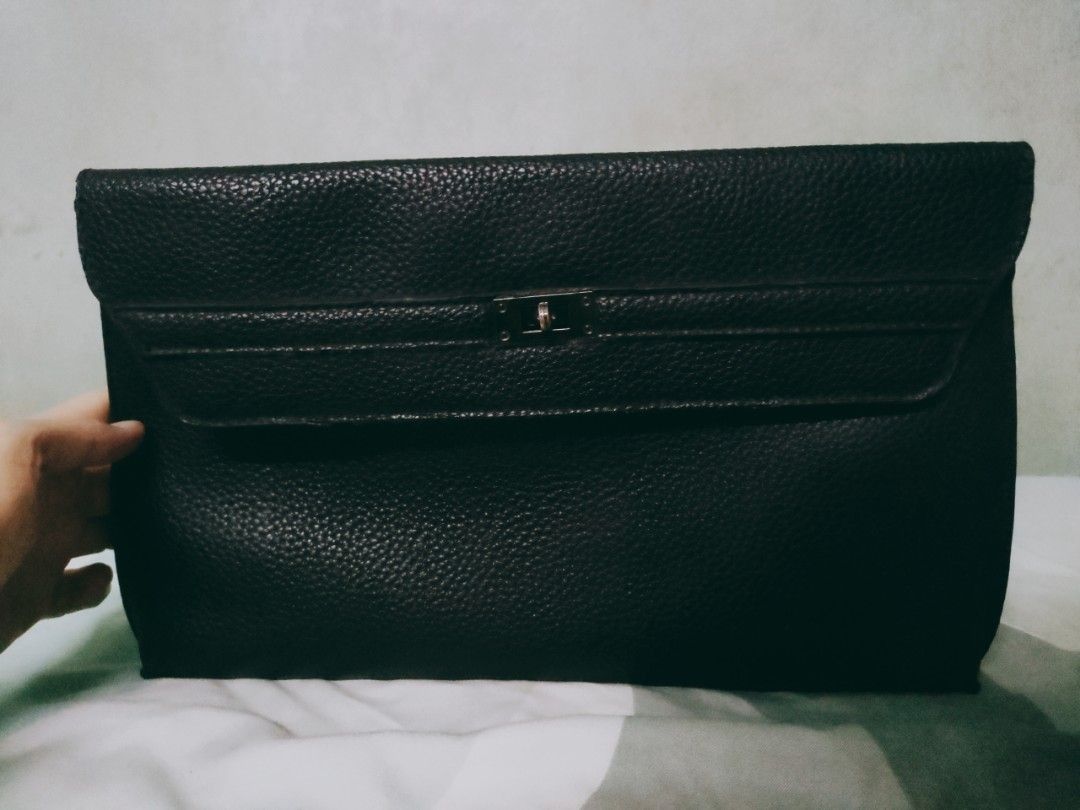 Readystock Hush Puppies black envelope pouch clutch bag