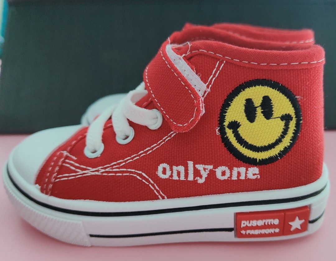 Brand New Red White Preschool Toddler Shoe Size 22 Unisex
