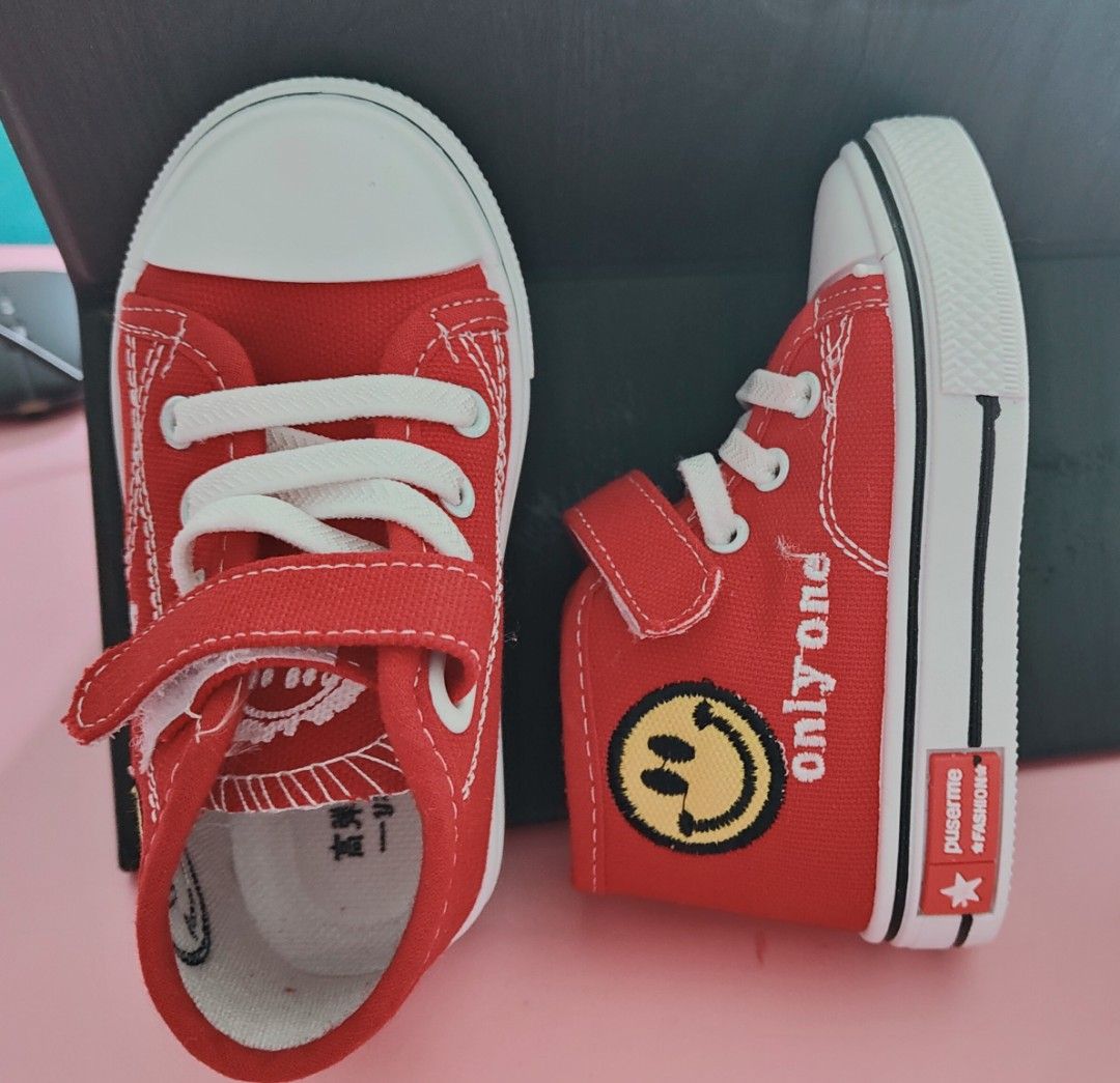 Red preschool top shoes