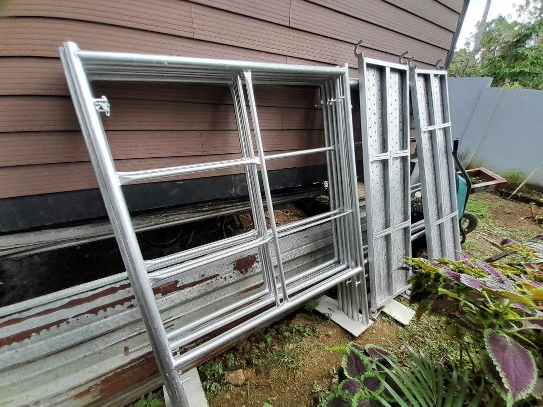 Scaffold (Category: Construction & Building Materials) located in Imus. Submitted by mrrcag (Listing ID 1268063303, Image 3). Description: 4 pcs scaffolding or swap with sturdy ladder.
