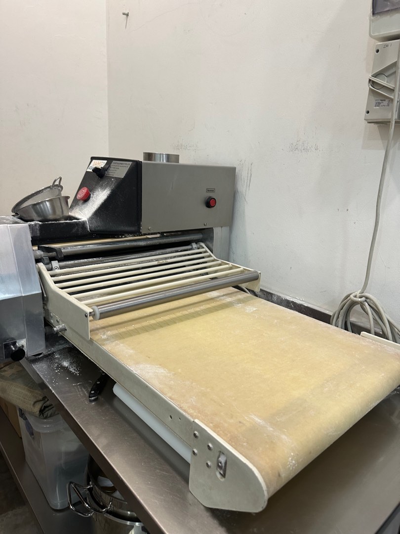 Single phase dough sheeter, Everything Else on Carousell