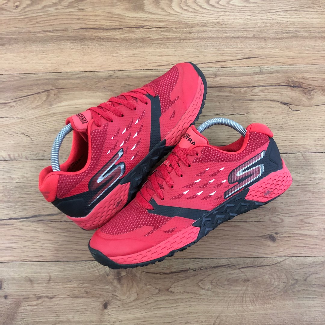 Skechers go online train red