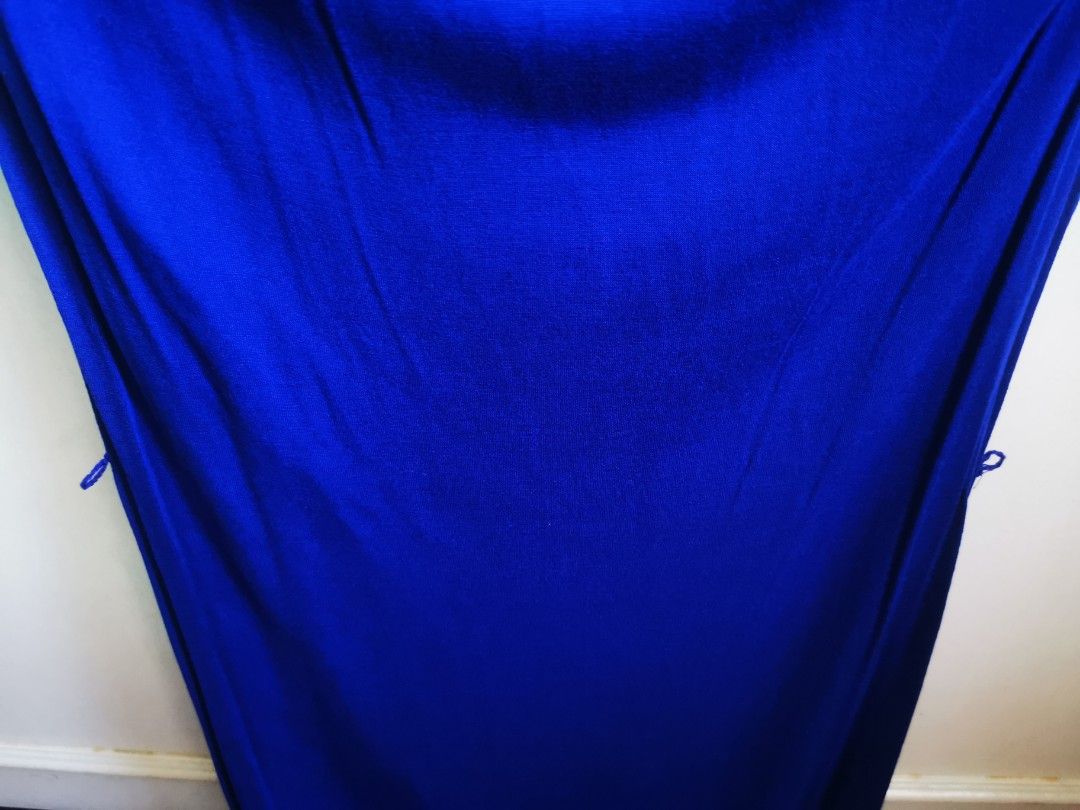 Mango Royal Blue Dress (Category: Dresses) located in Pasig City. Submitted by ProjectXStoS (Listing ID 1268008275, Image 3). Description: Royal Blue Short Dress Very classy with slight hug; can be worn for events or office. With provision for thin belt but can be easily removed. Length from shoulder down is 37in. Pls message for more details. MOP: BDO/ Gcash Shipping fee not yet included. Couldn't promise for rush shipping due to work sched but 