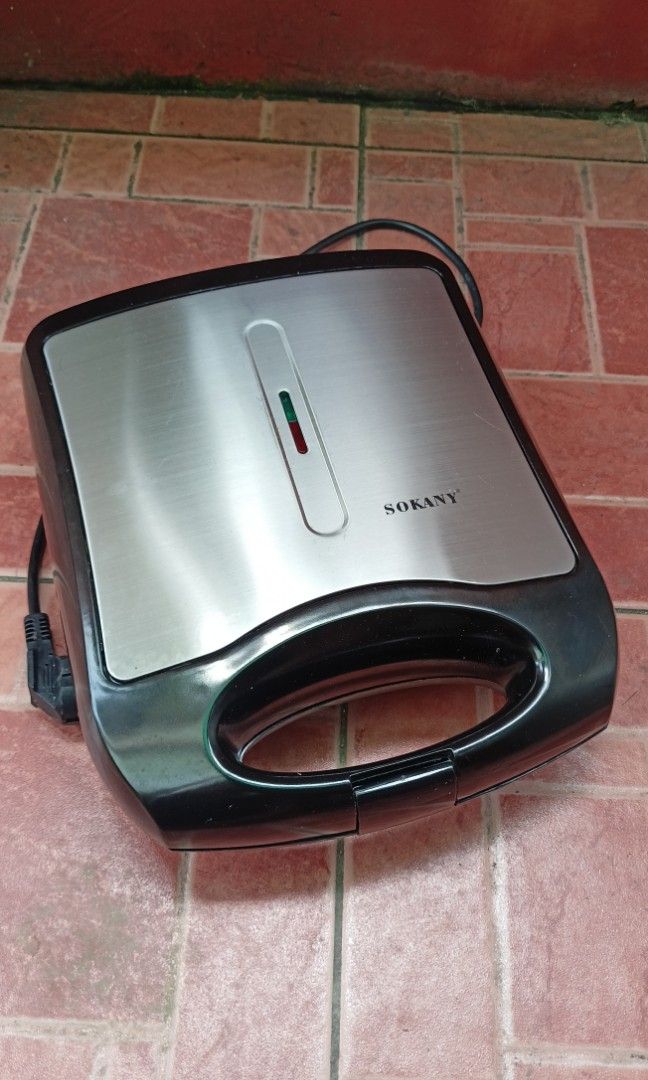 Sokany 12-Hole Mini Donut Maker (Category: Bakeware) located in Quezon City. Submitted by havenshubb (Listing ID 1267972658, Image 1). Description: Sokany 12-Hole Mini Donut Maker with Box Issue: May basag pero hindi nakaka apekto sa pagluto ng mini donut Location: Tandang Sora, Quezon city RFS: Not using anymore Cod / Pick up 🛵 📦 Price: 1000.
