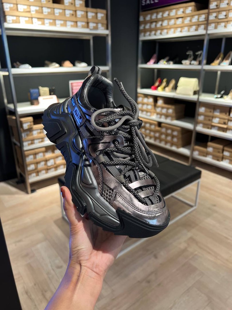 Steve madden cheap balenciaga triple s