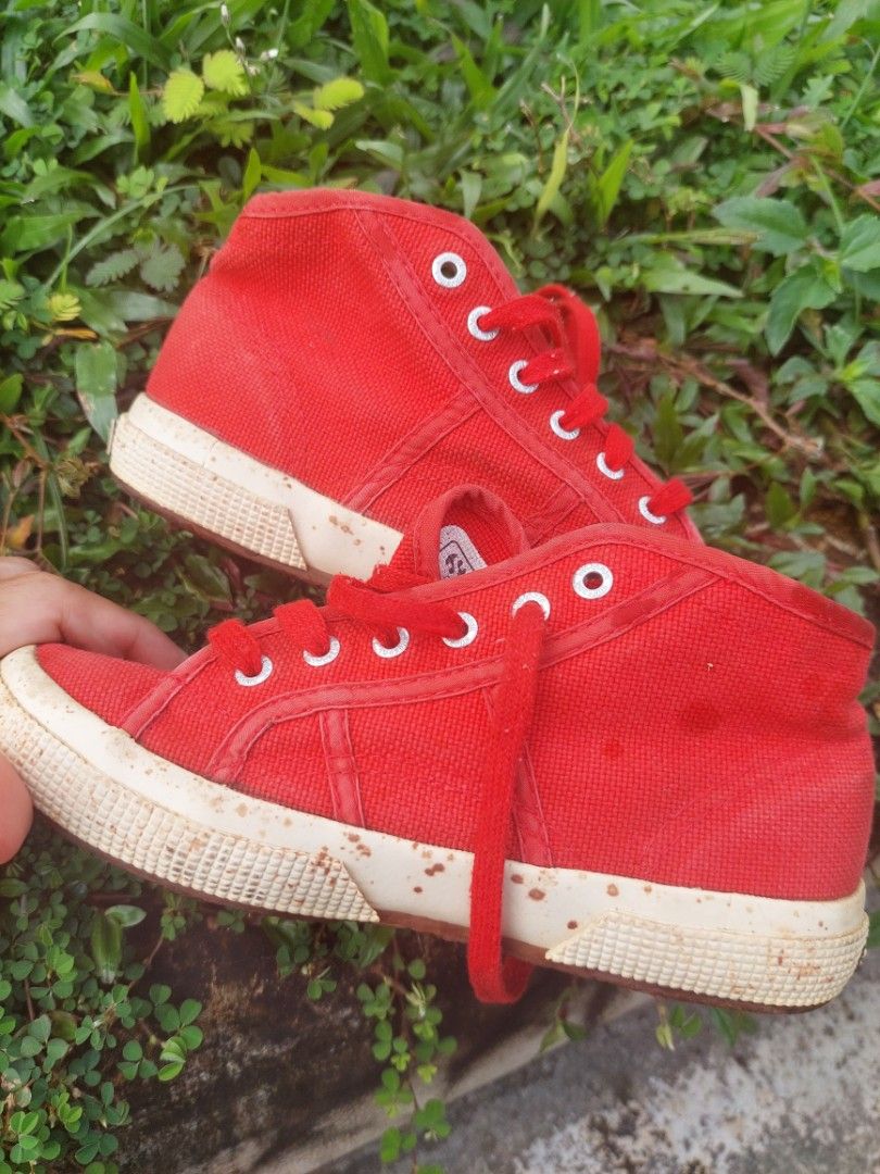 Superga o converse store