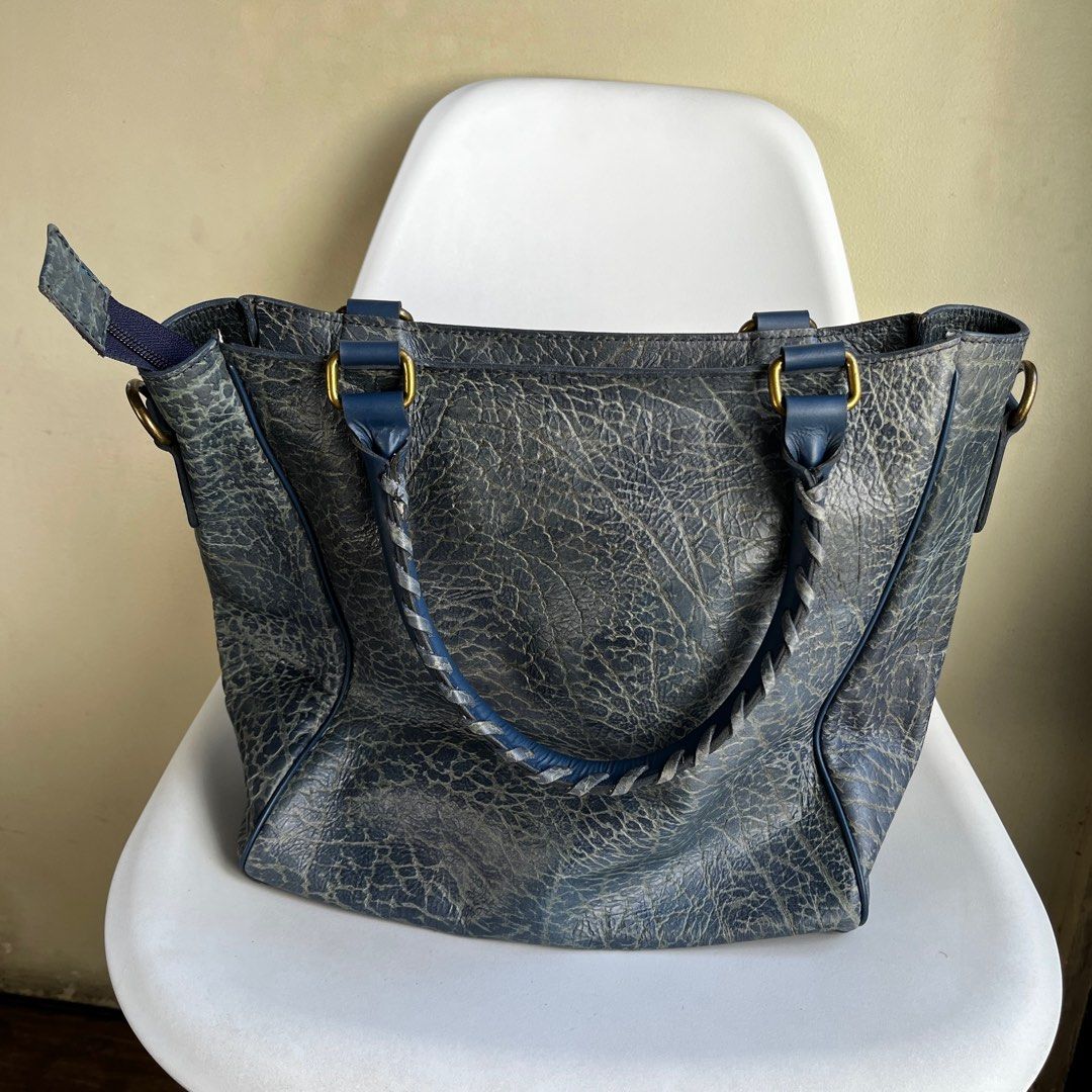 the tannery manila blue waffle bag (Category: Shoulder Bags) located in Marikina City. Submitted by geok_sells (Listing ID 1268057154, Image 1). Description: 〰️ preloved. pls manage expectations 〰️ well kept but design has turned greyish 〰️ location: tumana, marikina 〰️ mode of delivery: j&t, gogo xpress, lalamove, grab only (❌ lbc) 〰️ mode of payment: gcash, maya, bpi 〰️ payment first before shipping.