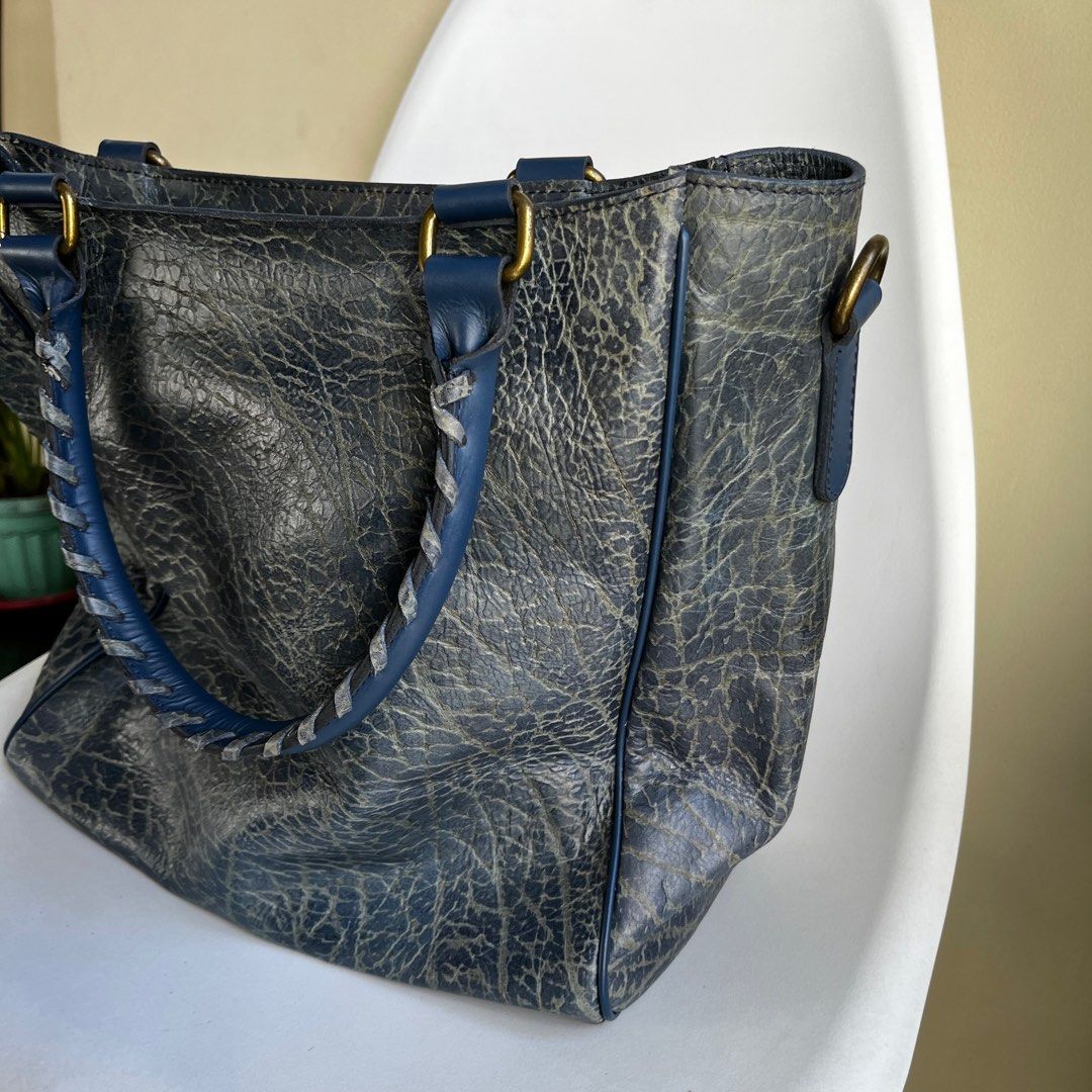 the tannery manila blue waffle bag (Category: Shoulder Bags) located in Marikina City. Submitted by geok_sells (Listing ID 1268057154, Image 2). Description: 〰️ preloved. pls manage expectations 〰️ well kept but design has turned greyish 〰️ location: tumana, marikina 〰️ mode of delivery: j&t, gogo xpress, lalamove, grab only (❌ lbc) 〰️ mode of payment: gcash, maya, bpi 〰️ payment first before shipping.