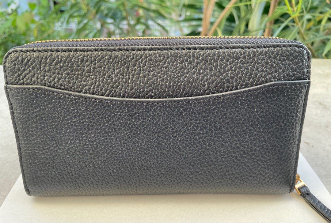 Tory Burch Britten Zip Continental Wallet (Category: Wallets & Card holders) located in Quezon City. Submitted by pia1988 (Listing ID 1268028994, Image 2). Description: Tory Burch Britten Zip Continental Wallet comes with: * pebbled leather material * zip around closure * ID card case with chain inside * 1 external slip pocket * 8 card slots, 4 slots for bills & receipts, 1 zipped coin compartment * gold hardware * measures 8” L x 4.5” H x 1” W B