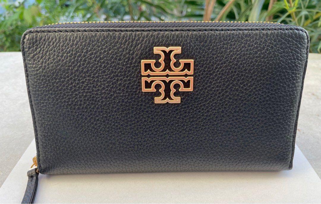 Tory Burch Britten Zip Continental Wallet (Category: Wallets & Card holders) located in Quezon City. Submitted by pia1988 (Listing ID 1268028994, Image 1). Description: Tory Burch Britten Zip Continental Wallet comes with: * pebbled leather material * zip around closure * ID card case with chain inside * 1 external slip pocket * 8 card slots, 4 slots for bills & receipts, 1 zipped coin compartment * gold hardware * measures 8” L x 4.5” H x 1” W B