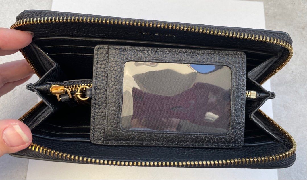 Tory Burch Britten Zip Continental Wallet (Category: Wallets & Card holders) located in Quezon City. Submitted by pia1988 (Listing ID 1268028994, Image 3). Description: Tory Burch Britten Zip Continental Wallet comes with: * pebbled leather material * zip around closure * ID card case with chain inside * 1 external slip pocket * 8 card slots, 4 slots for bills & receipts, 1 zipped coin compartment * gold hardware * measures 8” L x 4.5” H x 1” W B